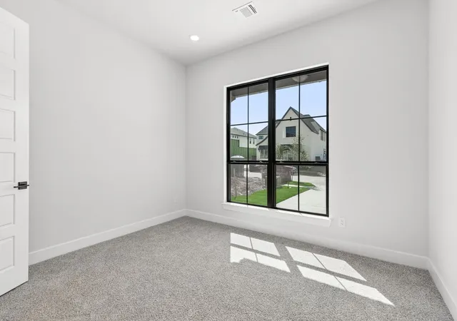 Photo 4 of Single family home for sale at 9362 Winter Bloom St, Frisco, TX 75035 | MLS# 21383762 | Listing updated on 2026-09-11
