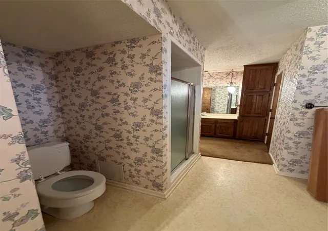 Photo 2 of Single family home for sale at 4405 Kingswick Dr, Arlington, TX 76016 | MLS# 21374414 | Listing updated on 2026-09-22