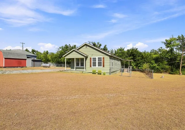 Photo 3 of Single family home for sale at 2626 Dripping Springs Rd, Sherman, TX 75090 | MLS# 21382309 | Listing updated on 2026-10-04