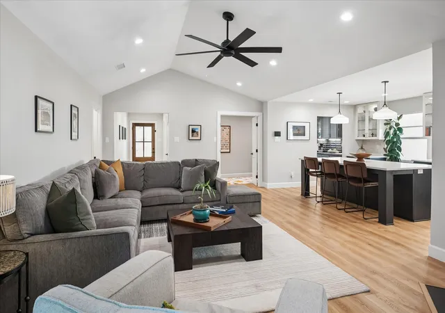 Photo 2 of Sale Pending at 9553 Estate Ln, Dallas, TX 75238 | MLS# 21379468 | Listing updated on 2026-09-19