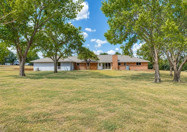 Photo 2 of Single family home for sale at 2406 County Rd 852, Mc Kinney, TX 75071 | MLS# 21376354 | Listing updated on 2026-10-06