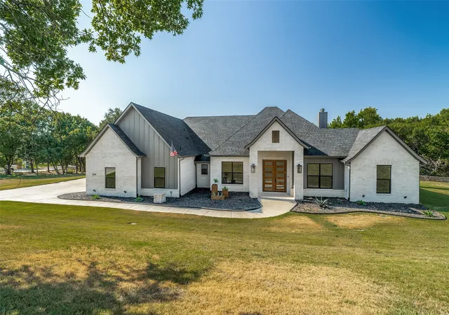 Photo 1 of Single family home for sale at 1028 Twin Creeks Dr, Weatherford, TX 76088 | MLS# 21383768 | Listing updated on 2026-09-17