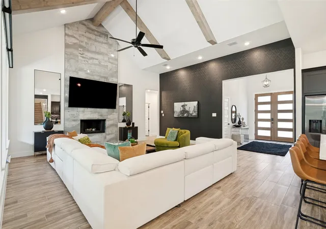 Photo 3 of Single family home for sale at 1028 Twin Creeks Dr, Weatherford, TX 76088 | MLS# 21383768 | Listing updated on 2026-09-17