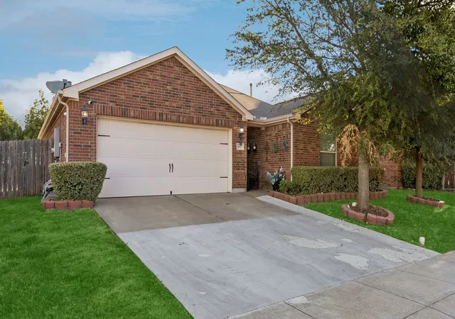 Photo 2 of Single family home for sale at 437 Buoy Dr, Crowley, TX 76036 | MLS# 21383812 | Listing updated on 2026-09-14