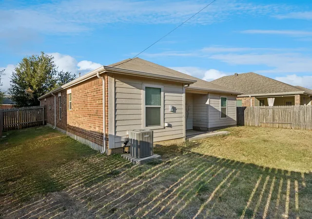 Photo 4 of Single family home for sale at 437 Buoy Dr, Crowley, TX 76036 | MLS# 21383812 | Listing updated on 2026-09-14