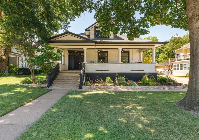 Photo 3 of Single family home for sale at 611 N Church St, Mc Kinney, TX 75069 | MLS# 21369149 | Listing updated on 2026-09-12