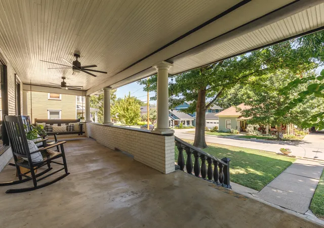 Photo 4 of Single family home for sale at 611 N Church St, Mc Kinney, TX 75069 | MLS# 21369149 | Listing updated on 2026-09-12