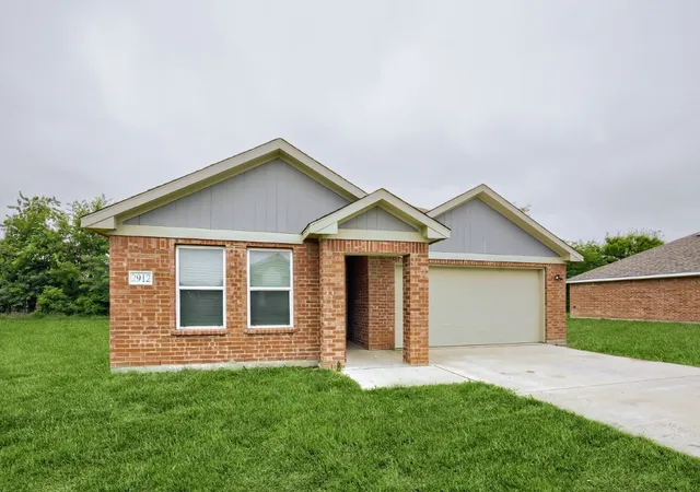 Photo 2 of Single family home for sale at 2912 Emma Ln, Mabank, TX 75147 | MLS# 21383813 | Listing updated on 2026-09-13
