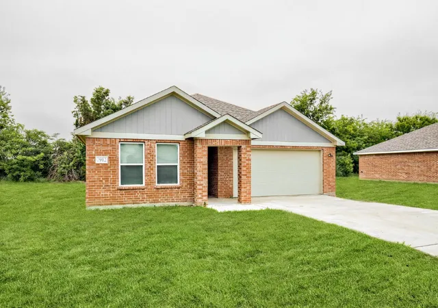 Photo 3 of Single family home for sale at 2912 Emma Ln, Mabank, TX 75147 | MLS# 21383813 | Listing updated on 2026-09-13