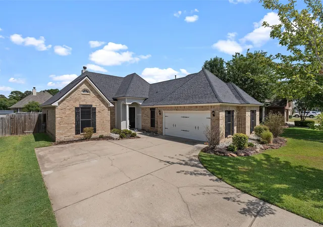 Photo 1 of Single family home for sale at 3911 Le Brooke Ln, Benton, LA 71006 | MLS# 21383784 | Listing updated on 2026-09-11