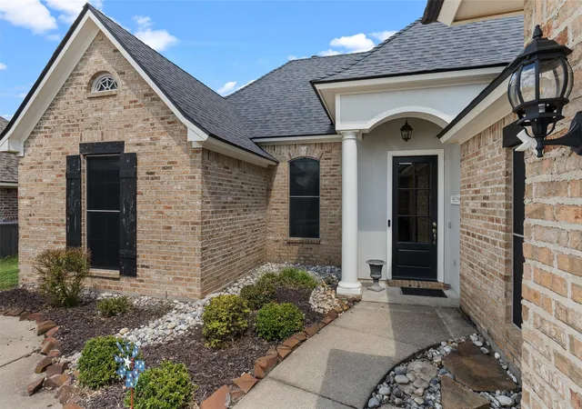 Photo 3 of Single family home for sale at 3911 Le Brooke Ln, Benton, LA 71006 | MLS# 21383784 | Listing updated on 2026-09-11
