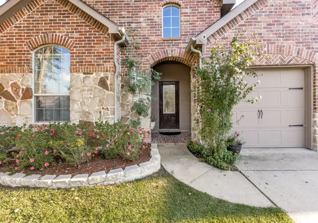 Photo 2 of Single family home for sale at 289 Hawthorn Dr, Fate, TX 75087 | MLS# 21383776 | Listing updated on 2026-10-05