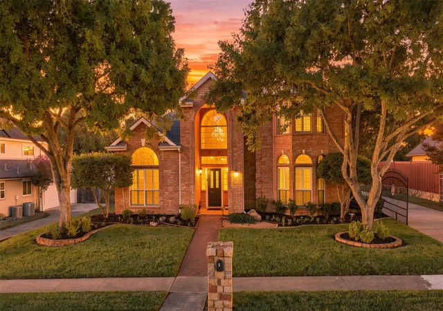 Photo 1 of Single family home for sale at 7609 Oak Knoll Dr, North Richland Hills, TX 76182 | MLS# 21380337 | Listing updated on 2026-09-11