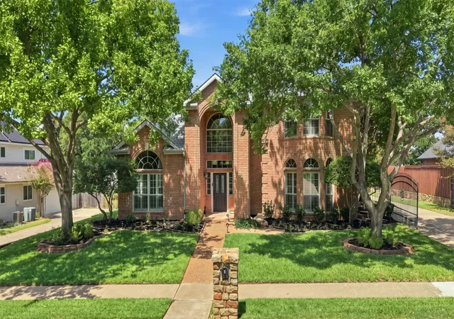 Photo 2 of Single family home for sale at 7609 Oak Knoll Dr, North Richland Hills, TX 76182 | MLS# 21380337 | Listing updated on 2026-09-11