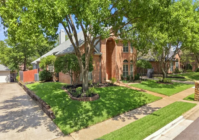 Photo 2 of Single family home for sale at 7609 Oak Knoll Dr, North Richland Hills, TX 76182 | MLS# 21380337 | Listing updated on 2026-09-11