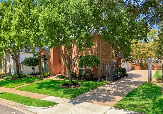 Photo 3 of Single family home for sale at 7609 Oak Knoll Dr, North Richland Hills, TX 76182 | MLS# 21380337 | Listing updated on 2026-09-11