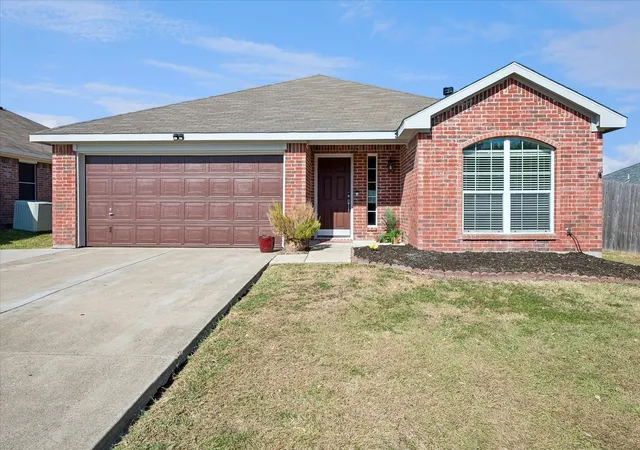Photo 1 of Single family home for sale at 417 Pin Oak Ln, Royse City, TX 75189 | MLS# 21383760 | Listing updated on 2026-09-12
