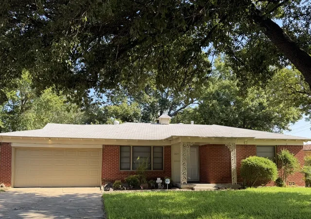 Photo 1 of Single family home for sale at 6829 Hightower St, Fort Worth, TX 76112 | MLS# 21380766 | Listing updated on 2026-09-11