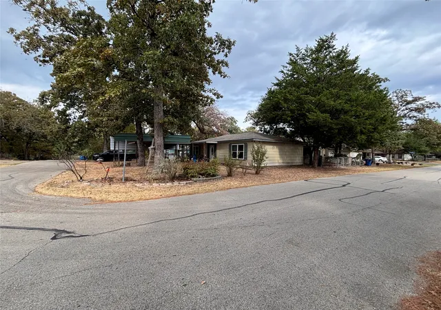 Photo 1 of Single family home for sale at 913 Woodland Trl, Tool, TX 75143 | MLS# 21382520 | Listing updated on 2026-09-11