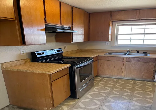 Listing Photo 5 - Condo for sale in building located at 409 E College St, Terrell, TX 75160