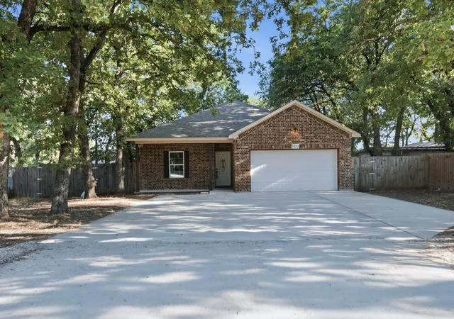 Photo 1 of Single family home for sale at 1837 Jennifer Ct, Azle, TX 76020 | MLS# 21383847 | Listing updated on 2026-09-11