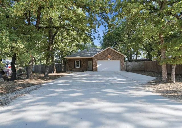 Photo 2 of Single family home for sale at 1837 Jennifer Ct, Azle, TX 76020 | MLS# 21383847 | Listing updated on 2026-09-11