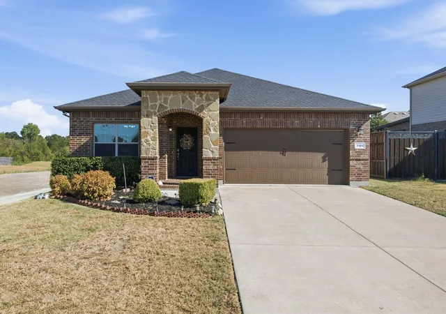 Photo 1 of Single family home for sale at 7101 Creighton Ct, Fort Worth, TX 76120 | MLS# 21381298 | Listing updated on 2026-09-13