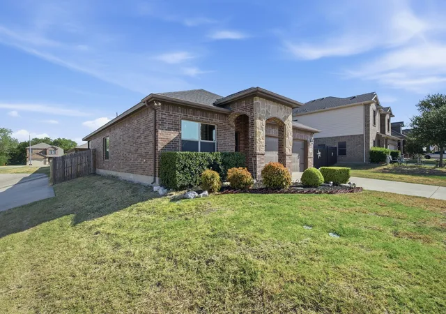 Photo 2 of Single family home for sale at 7101 Creighton Ct, Fort Worth, TX 76120 | MLS# 21381298 | Listing updated on 2026-09-13