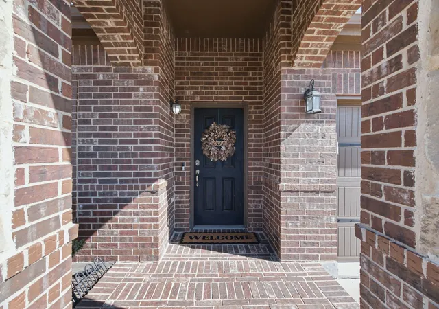 Photo 3 of Single family home for sale at 7101 Creighton Ct, Fort Worth, TX 76120 | MLS# 21381298 | Listing updated on 2026-09-13