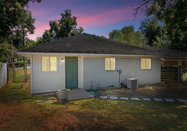 Photo 2 of Single family home for sale at 4842 Dixie Garden Loop, Shreveport, LA 71105 | MLS# 21381430 | Listing updated on 2026-09-13
