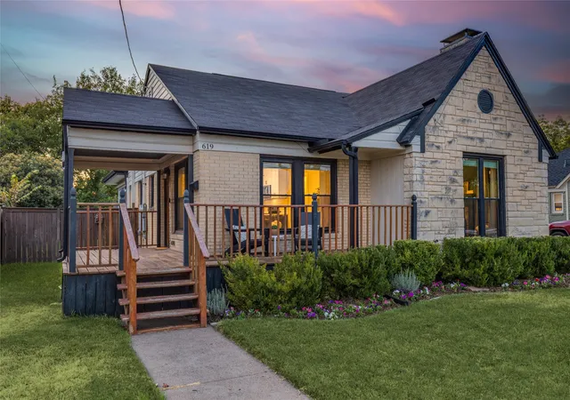 Photo 2 of Single family home for sale at 619 N Oak Cliff Blvd, Dallas, TX 75208 | MLS# 21383085 | Listing updated on 2026-09-13