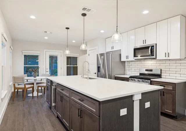 Photo 4 of Single family home for sale at 619 N Oak Cliff Blvd, Dallas, TX 75208 | MLS# 21383085 | Listing updated on 2026-09-13