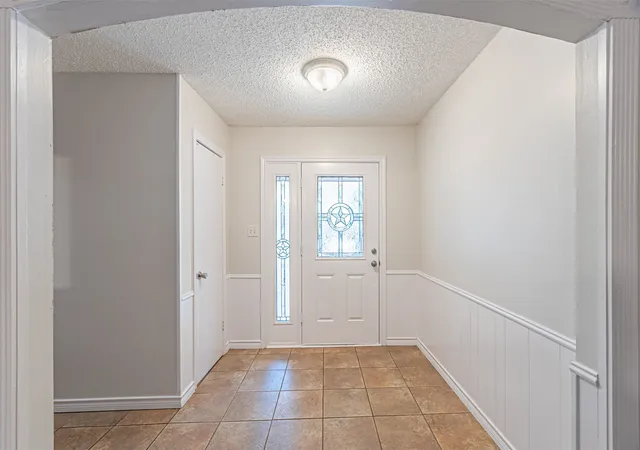Photo 2 of Single family home for sale at 5209 Smokerise Ct, Arlington, TX 76016 | MLS# 21383573 | Listing updated on 2026-09-13
