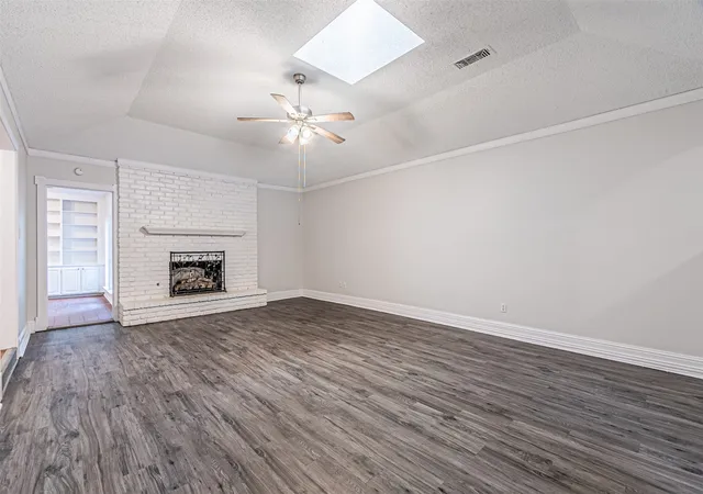 Photo 3 of Single family home for sale at 5209 Smokerise Ct, Arlington, TX 76016 | MLS# 21383573 | Listing updated on 2026-09-13