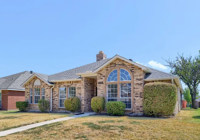 Photo 2 of Single family home for sale at 920 Jacksonhole Ln, Mesquite, TX 75149 | MLS# 21377593 | Listing updated on 2026-09-11