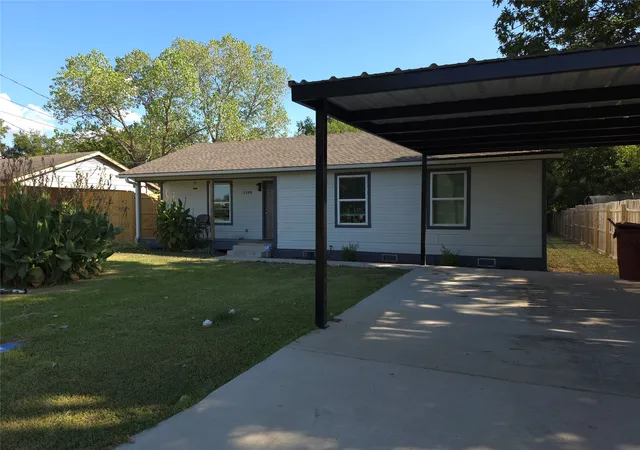 Photo 1 of Single family home for sale at 1309 S 6th Street, Bonham, TX 75418 | MLS# 21383531 | Listing updated on 2026-09-11