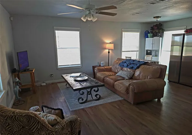 Photo 2 of Single family home for sale at 1309 S 6th Street, Bonham, TX 75418 | MLS# 21383531 | Listing updated on 2026-09-11