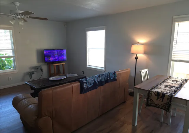 Photo 4 of Single family home for sale at 1309 S 6th Street, Bonham, TX 75418 | MLS# 21383531 | Listing updated on 2026-09-11