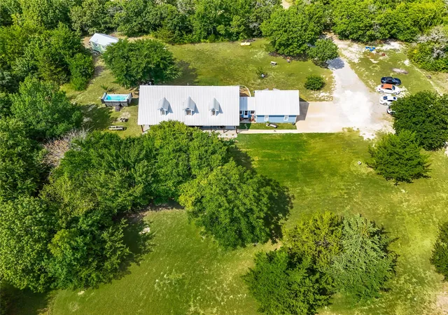 Photo 3 of Single family home for sale at 1088 Bub Hl Rd, Whitewright, TX 75491 | MLS# 21383884 | Listing updated on 2026-09-21