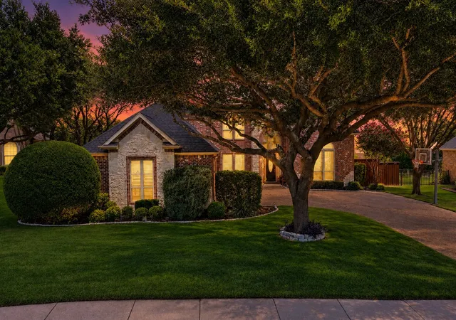 Photo 1 of Single family home for sale at 812 White Buffalo Ln, Rockwall, TX 75032 | MLS# 21383665 | Listing updated on 2026-09-24
