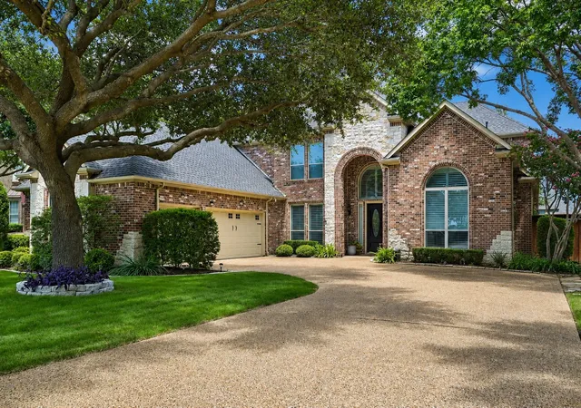 Photo 2 of Single family home for sale at 812 White Buffalo Ln, Rockwall, TX 75032 | MLS# 21383665 | Listing updated on 2026-09-24