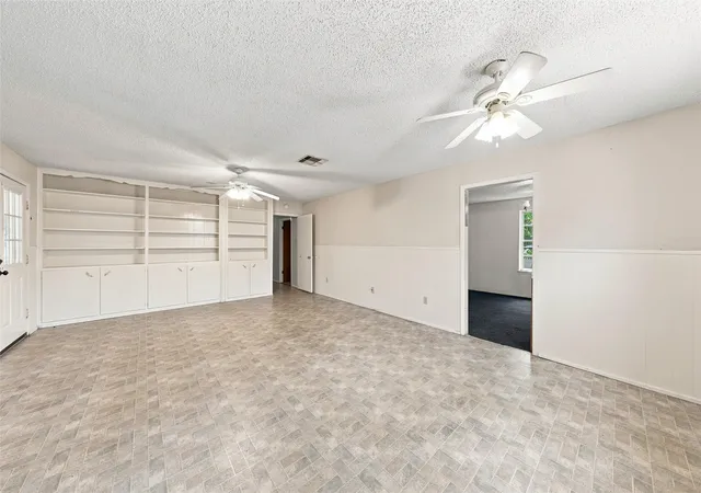 Photo 3 of Single family home for sale at 5601 Caldwell Dr, Waco, TX 76710 | MLS# 21381868 | Listing updated on 2026-09-14