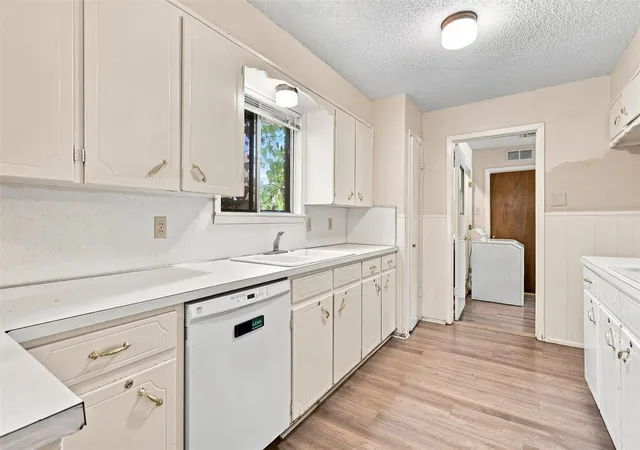 Photo 4 of Single family home for sale at 5601 Caldwell Dr, Waco, TX 76710 | MLS# 21381868 | Listing updated on 2026-09-14