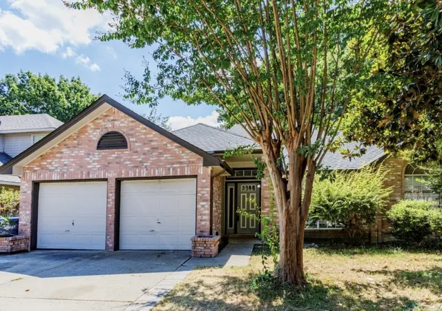 Photo 1 of Single family home for sale at 1215 Hyde Park Dr, Mc Kinney, TX 75069 | MLS# 21382341 | Listing updated on 2026-09-30