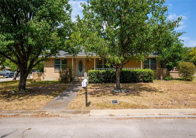 Photo 1 of Single family home for sale at 223 Hillcrest St, Sanger, TX 76266 | MLS# 21383674 | Listing updated on 2026-09-11