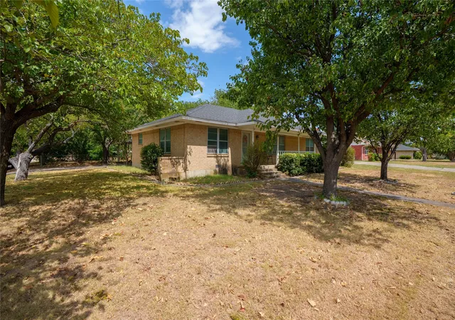 Photo 3 of Single family home for sale at 223 Hillcrest St, Sanger, TX 76266 | MLS# 21383674 | Listing updated on 2026-09-11