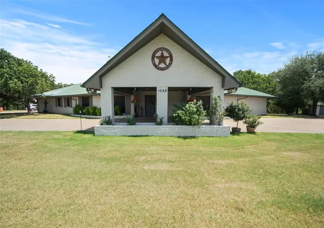 Photo 2 of Single family home for sale at 1629 Blair Dr, Cleburne, TX 76031 | MLS# 21383881 | Listing updated on 2026-09-11