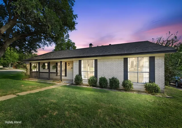 Photo 2 of Single family home for sale at 9012 Bontura Rd, Granbury, TX 76049 | MLS# 21383916 | Listing updated on 2026-09-11