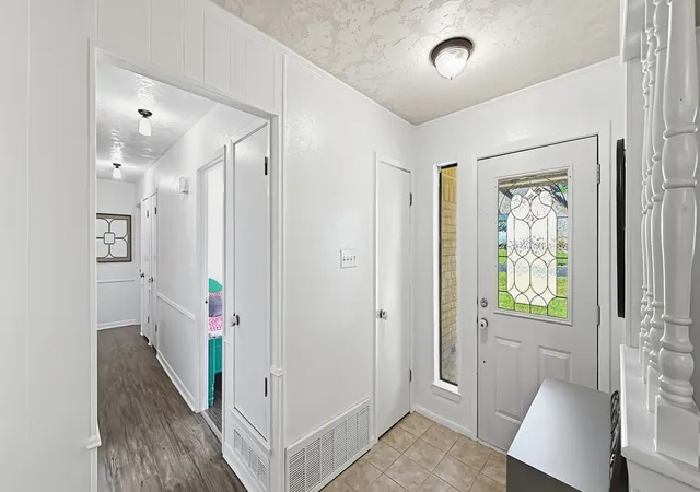 Photo 4 of Single family home for sale at 9012 Bontura Rd, Granbury, TX 76049 | MLS# 21383916 | Listing updated on 2026-09-11