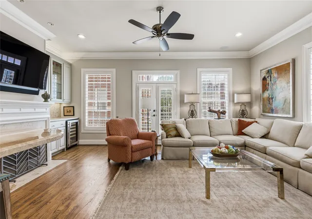 Photo 4 of Townhouse for sale at 2838 State St, Dallas, TX 75204 | MLS# 21381416 | Listing updated on 2026-09-11